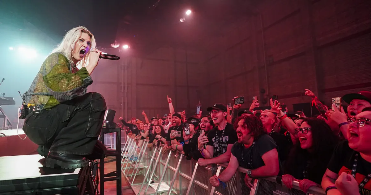 varalahkunud laulja Chester Benningtoni poeg on vihane