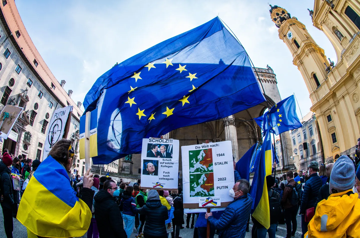 Münchenis üleeile peetud meeleavaldus, milles hoitati, et Venemaa ei rahuldu vaid Ukrainaga, vaid jätkab oma verist sõda ka mujal.