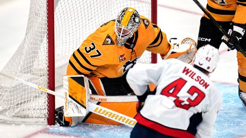 "Penguins" uzvarā pār "Capitals" Šilovs atvaira 28 metienus