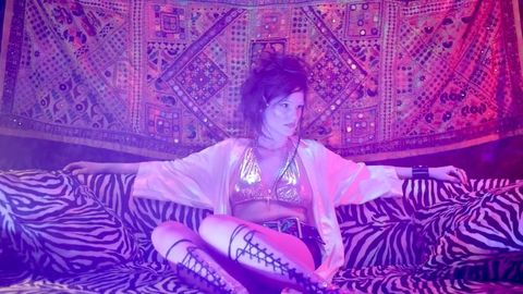 Eesti popartisti kleidirikkus muusikavideol lõi ootamatud hetked