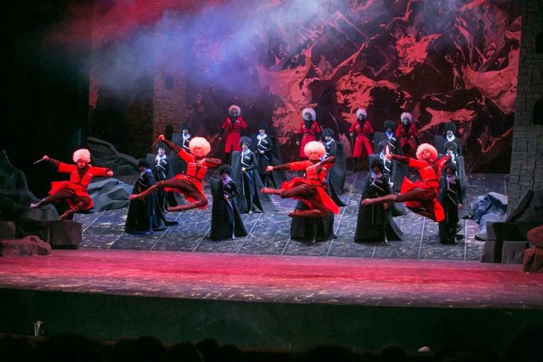 Krasnojarski ooperi- ja balletiteatri lavastus «Kaukaasia vang».