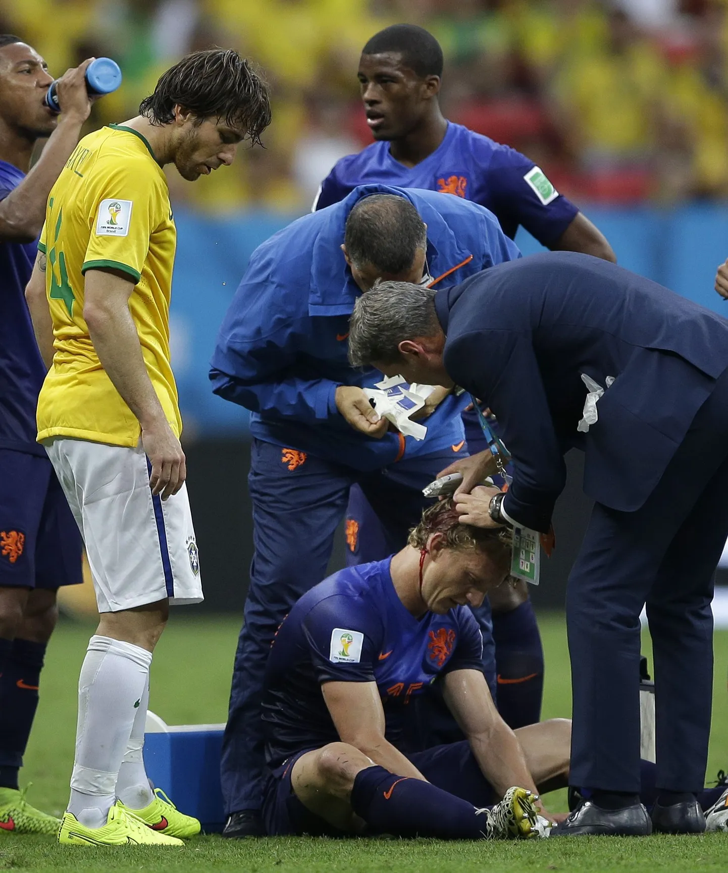 Dirk Kuyt pronksikohtumises.