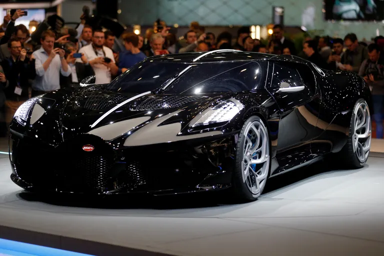 Bugatti La Voiture Noire Genfi autonäitusel.