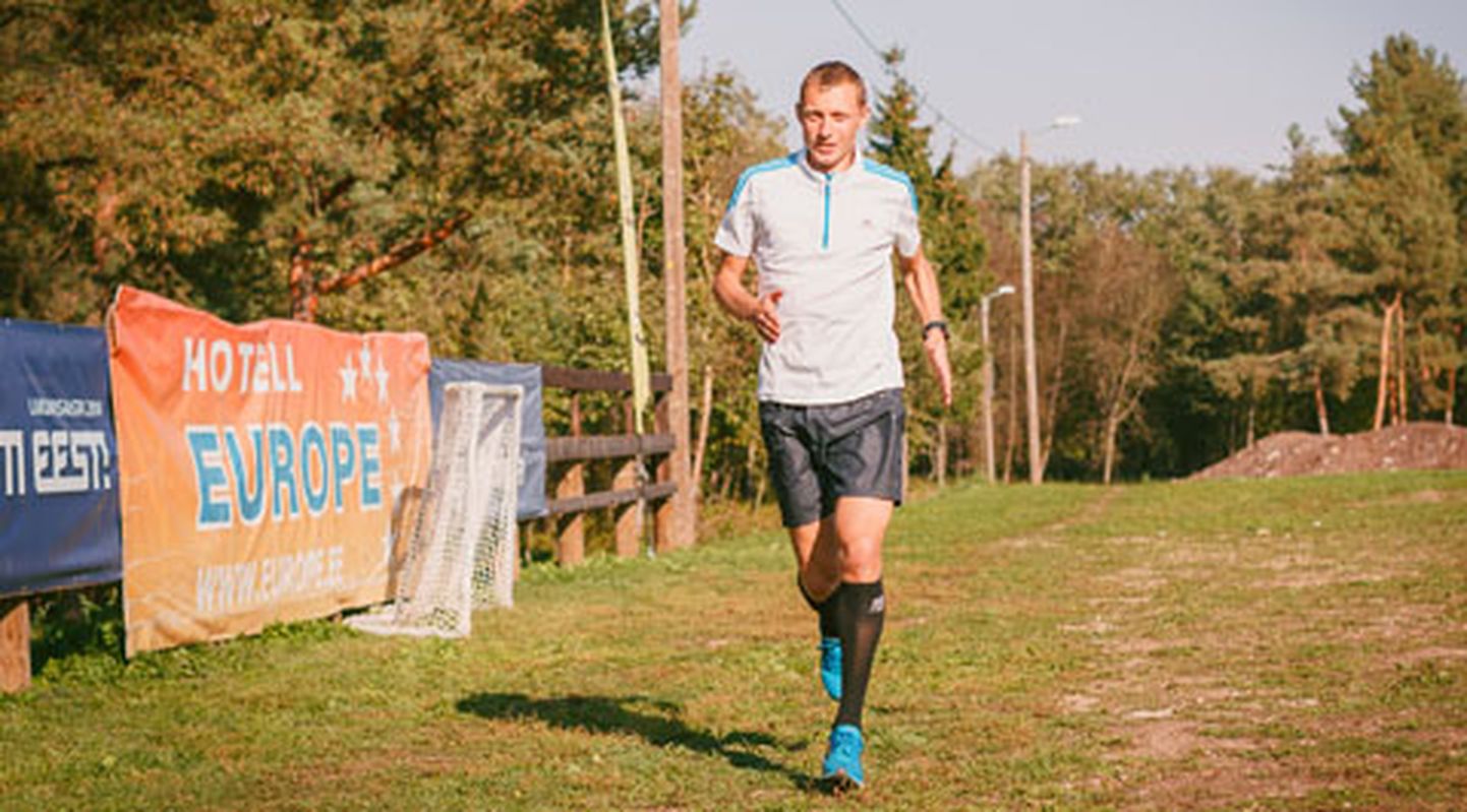 Roman Fosti andis Narva energiajooksul osalevatele algajatele jooksjatele mõningaid soovitusi ja jagas oma kogemusi.