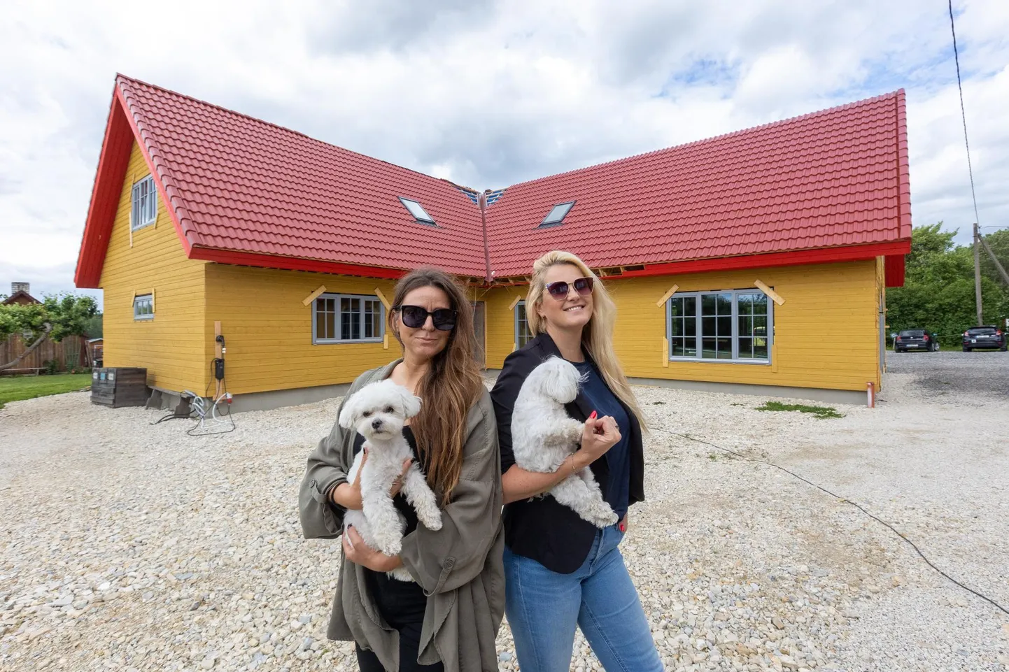Monika Evartov (vasakul) ja Tuuli Klementa panevad pead kokku, et luua peagi valmivale Rabamu elamuskeskusele nüüdisaegne ja põnev sisu.