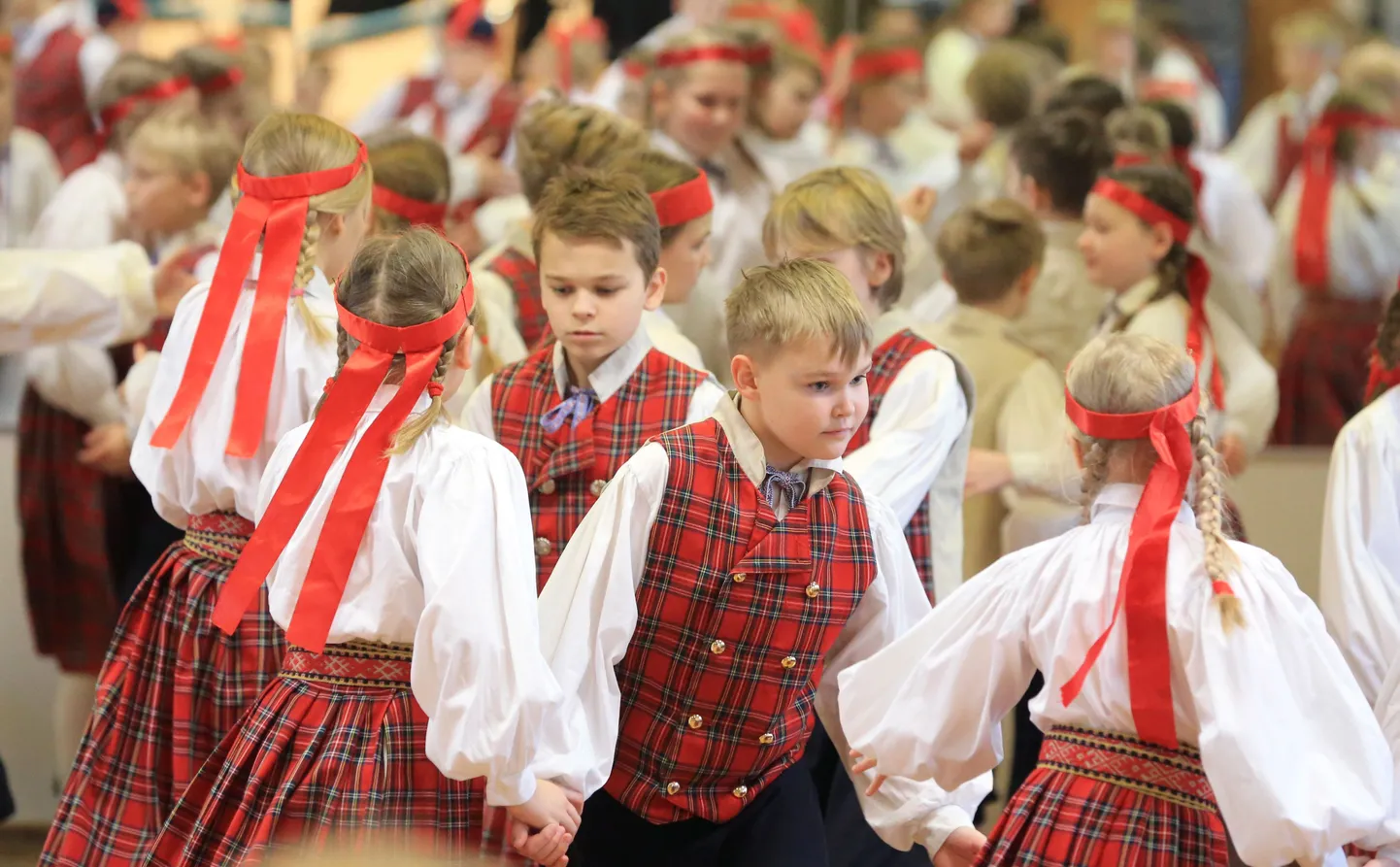 Laste ja noorte tantsu- ja laulupeo tantsupeo eelproov.