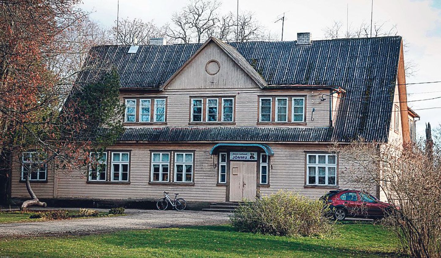 Soome käsitöökool soovib Euroopa toetuste abil rajada Jõõpre vanasse koolimajja käsitöökoja, kus korraldada kursusi Balti riikide noortele, kel soov õppida hiljem Soomes restaureerimist ja konserveerimist.