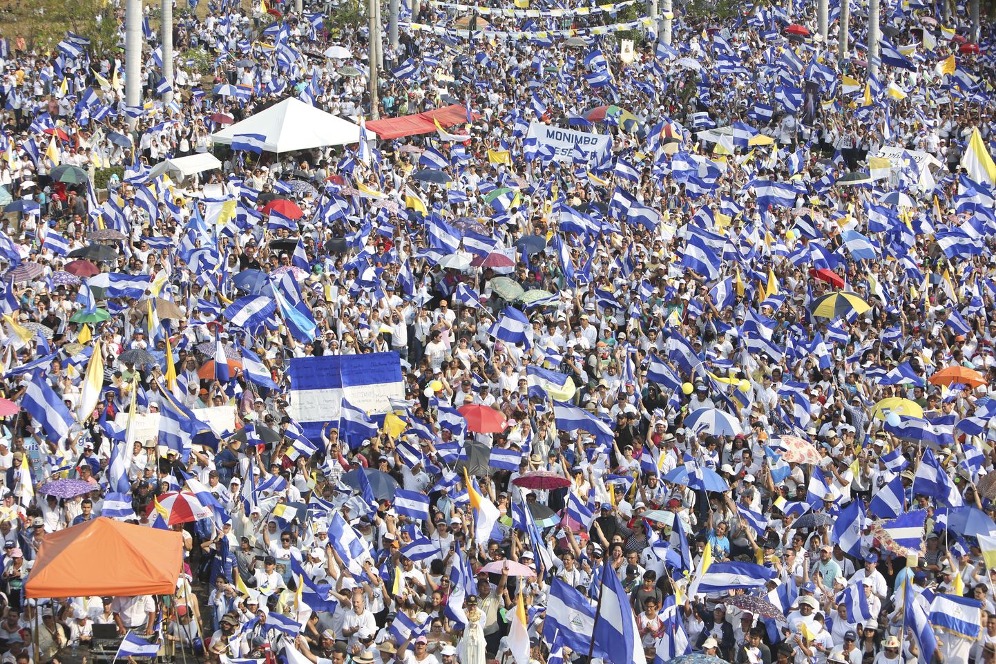Protestijad laupäeval Managuas.