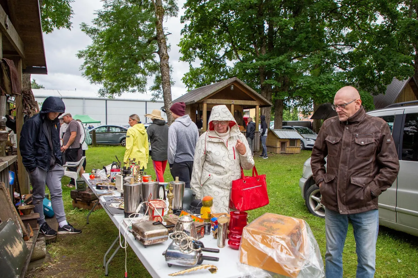Letil paistvad mitukümmend aastat vanad vahvliküpsetajad on vanavaralaatadel huvipakkuv kaup.