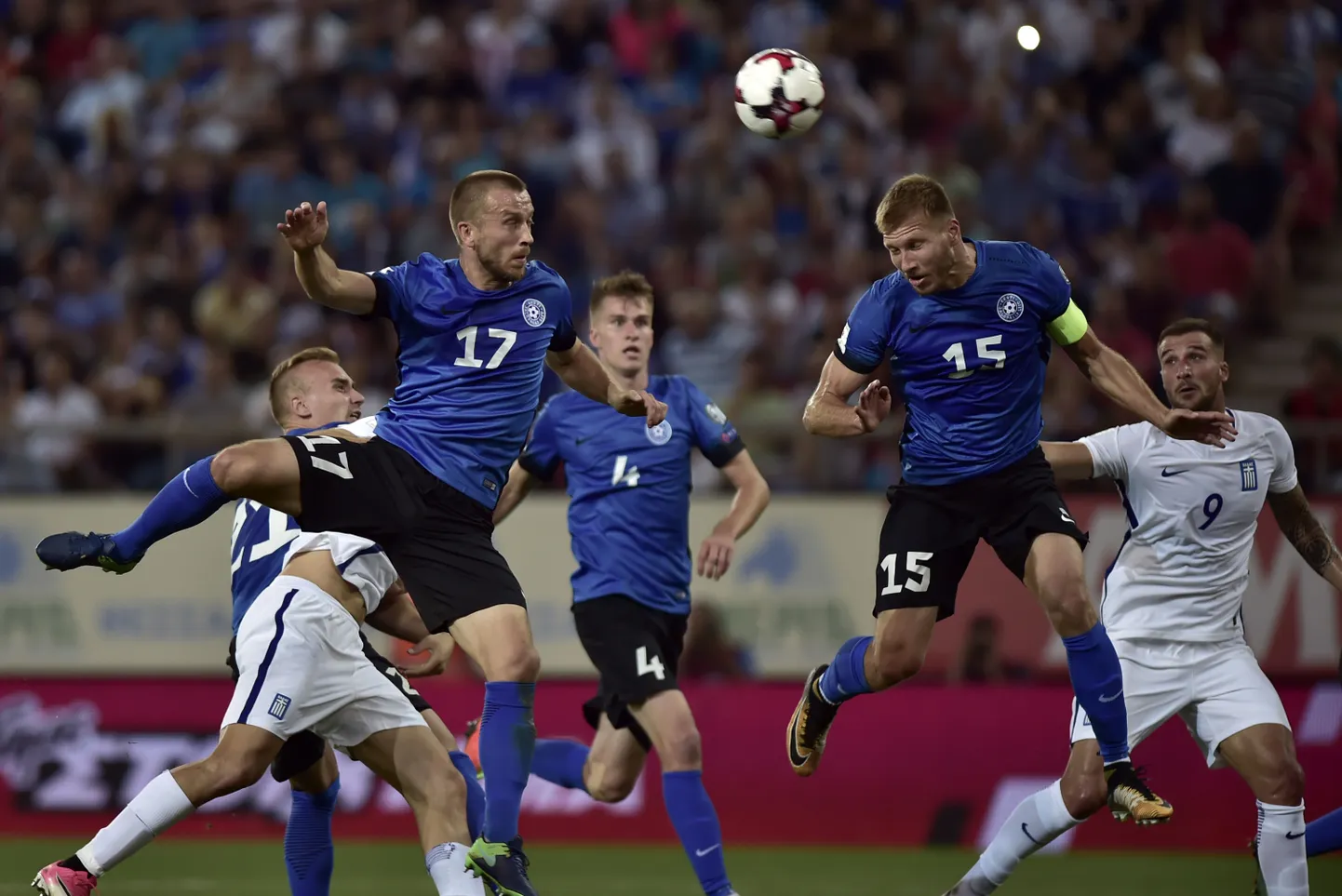 Ülikogenud Enar Jääger (vasakul) ja Ragnar Klavan hoidsid kreeklased nullil.
