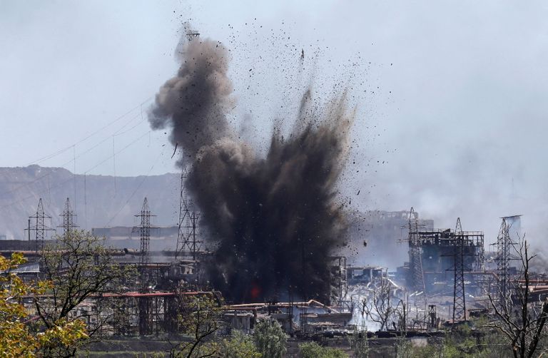 Plahvatus Lõuna-Ukraina Mariupoli Azovstali terasetehases, kus Ukraina sõdurid on Vene üksuste poolt ümberpiiratuna lõksus. Foto on tehtud 11. mail 2022