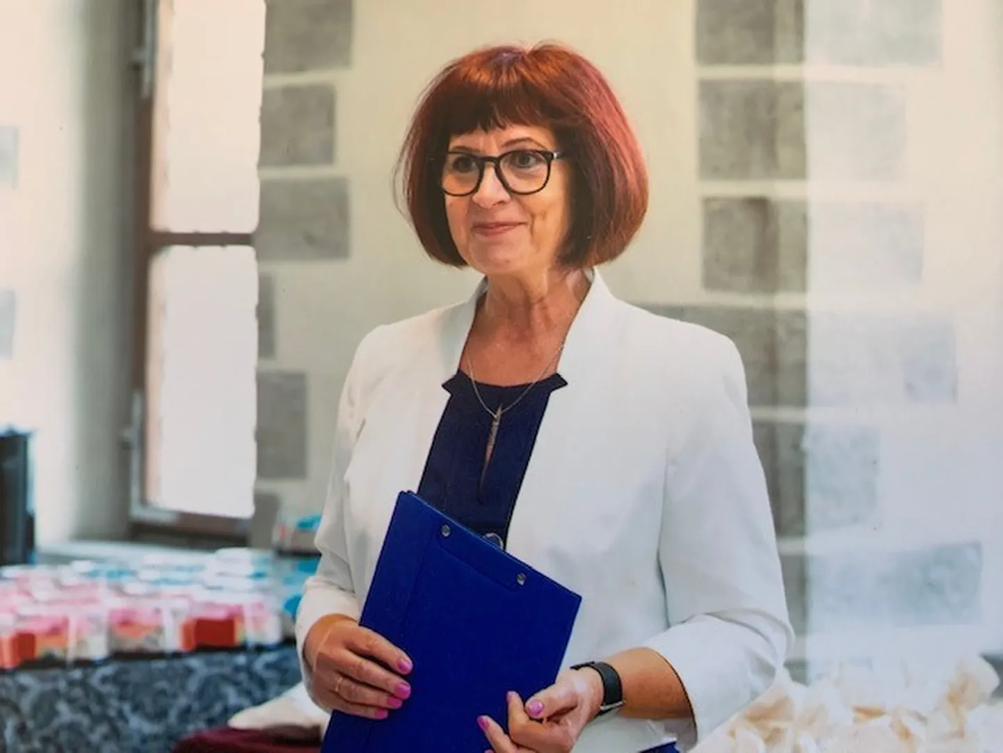 Karin Kask raekojas nimetunnistuste kätteandmisel.
