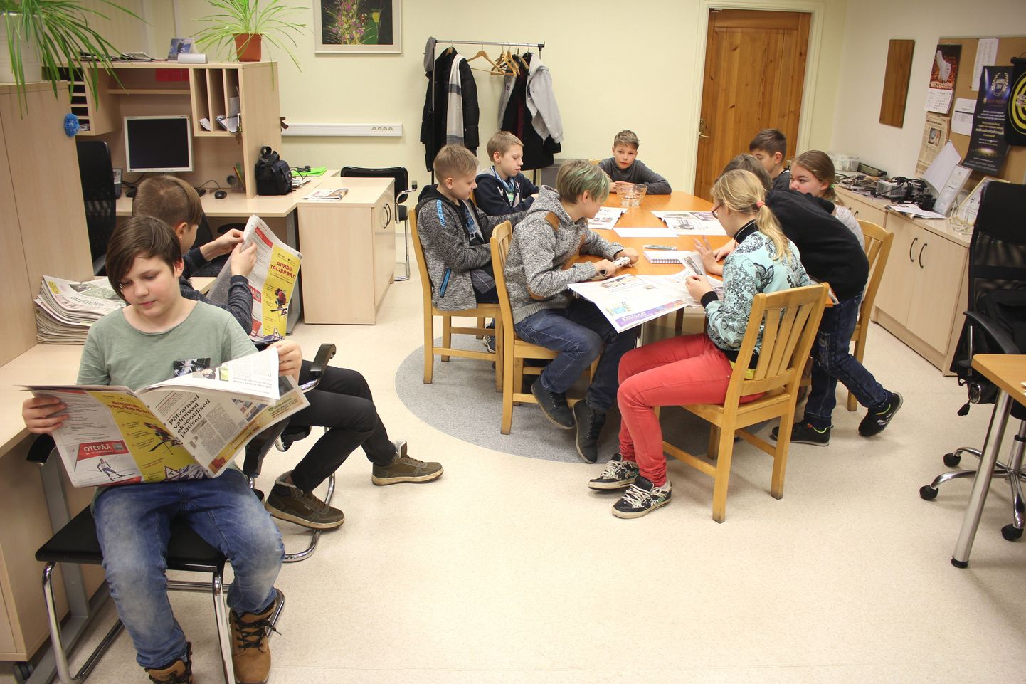 Valga põhikooli kuuenda klassi õpilased külastasid Lõuna-Eesti Postimehe toimetust.