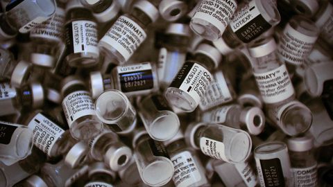 Вакцина Pfizer защищает от индийского штамма коронавируса, но менее эффективно