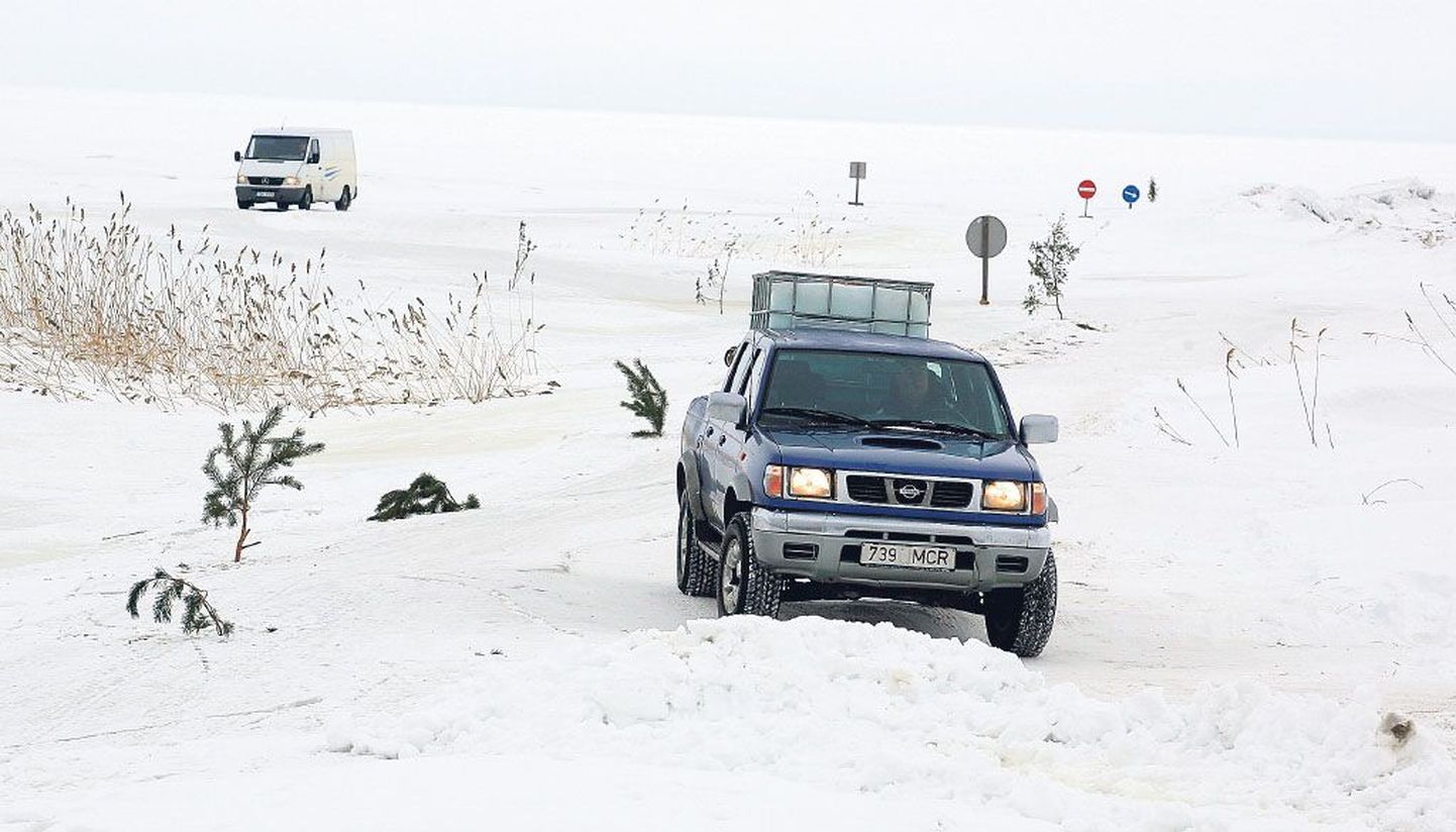 Aastavahetusega Eestimaale saabunud soe talv raskendab transpordivõimalusi Kihnu ja mandri vahel.