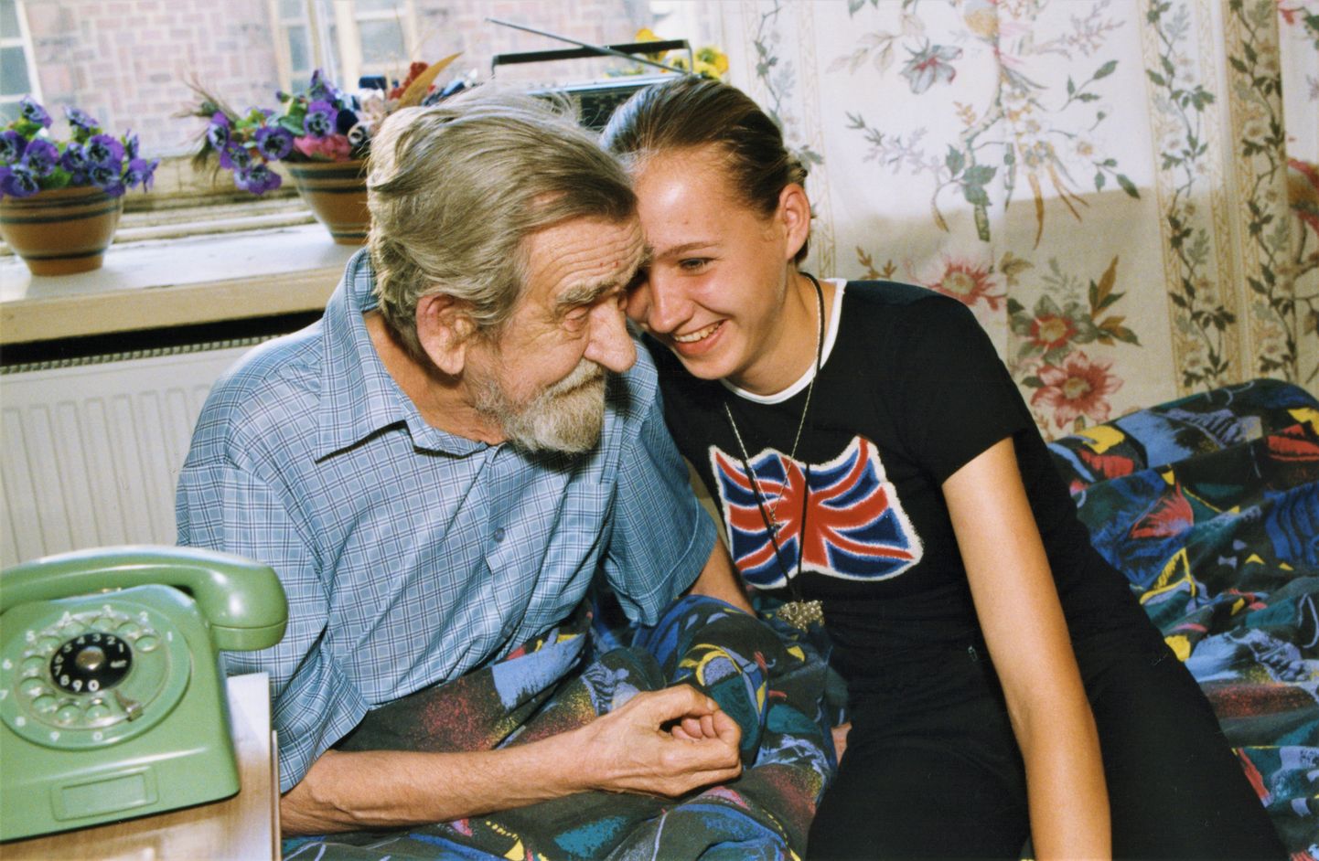 Hardi Tiidus koos tütre Maria Tiidusega. Pilt on tehtud 1998. aastal.