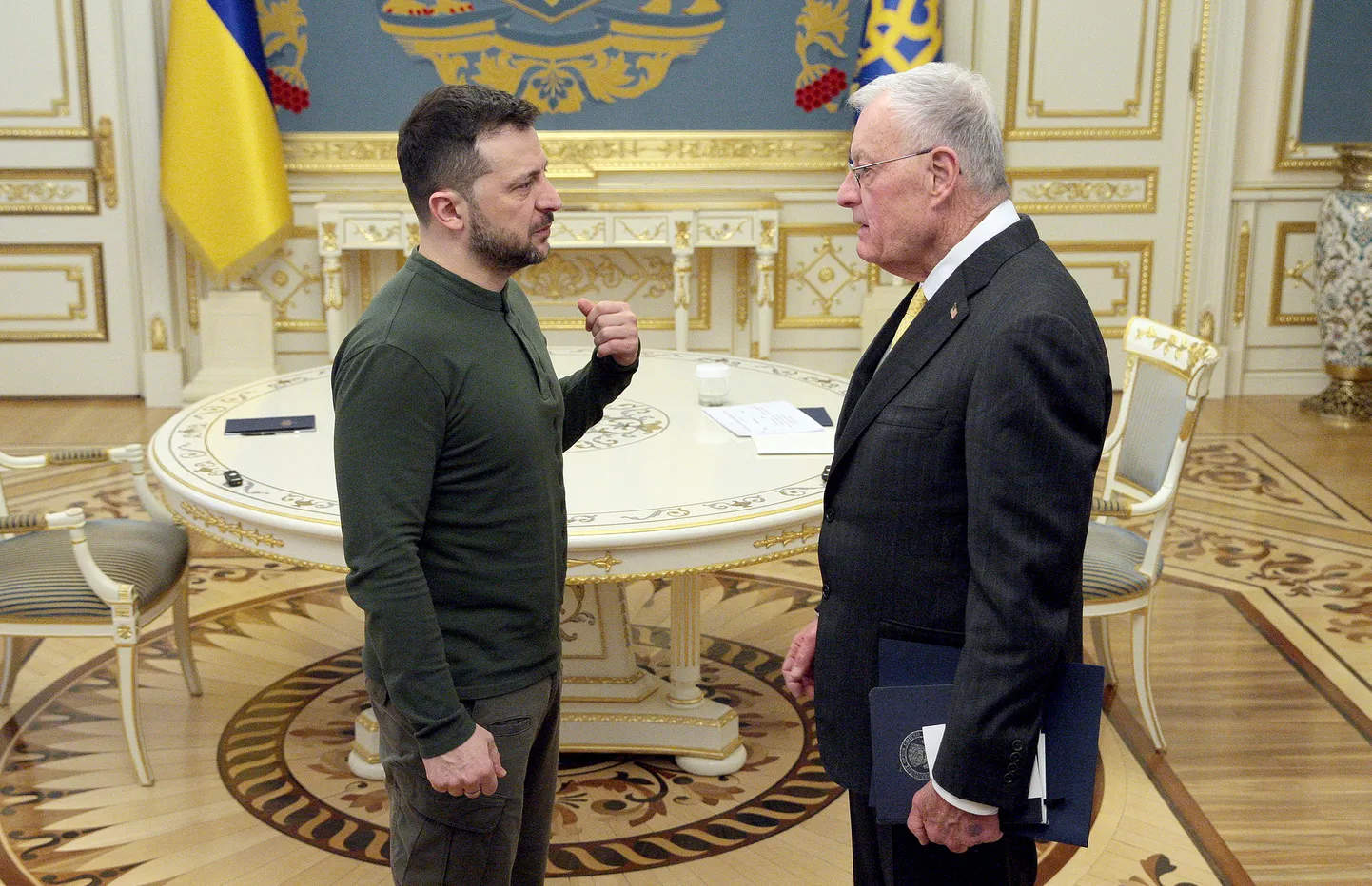 Ukraina president Volodõmõr Zelenskõi Trumpi Ukraina ja Venemaa eriesindaja Keith Kelloggiga Kiievis 20. veebruaril 2025. a.