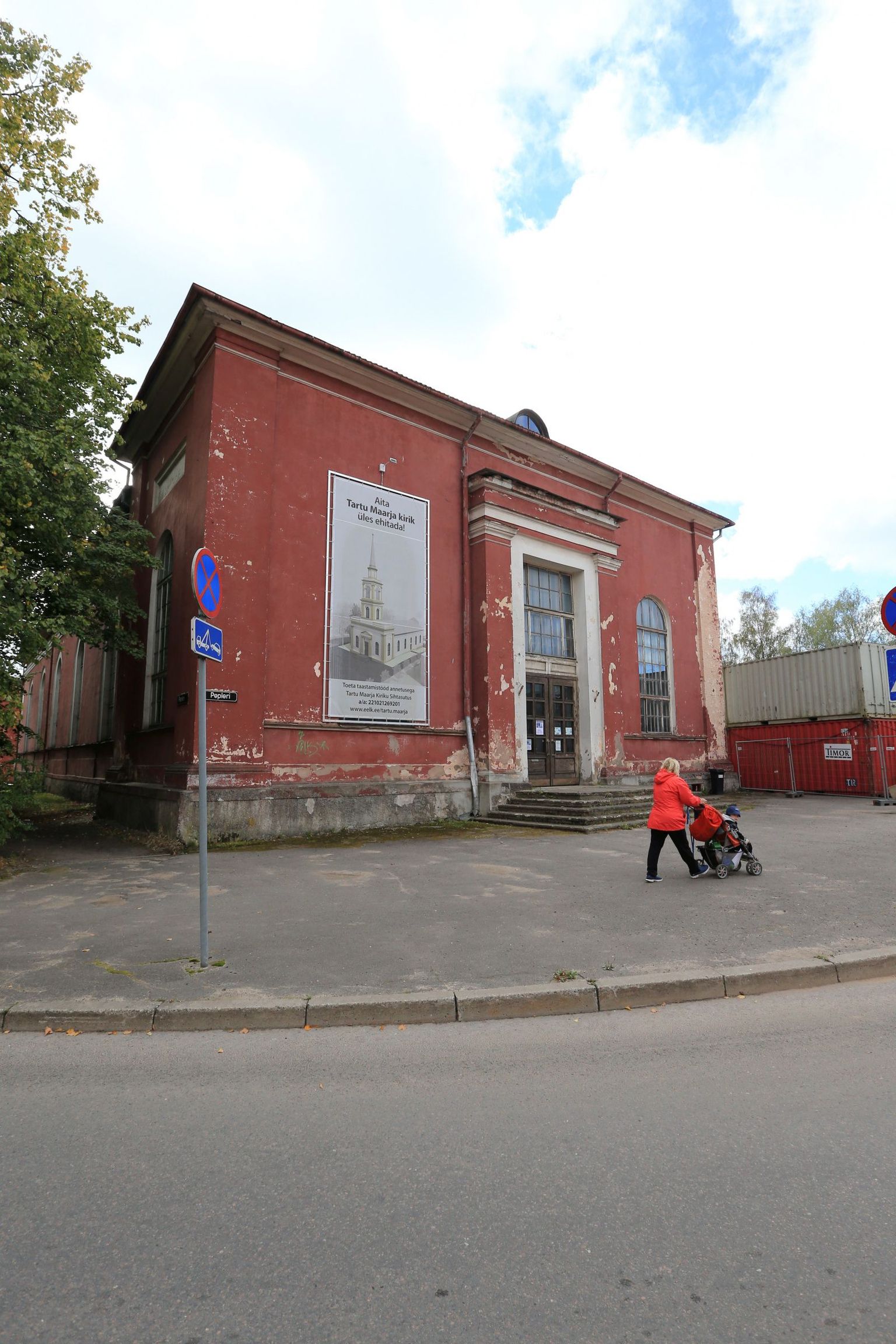 Pildil Tartu Maarja kirik.