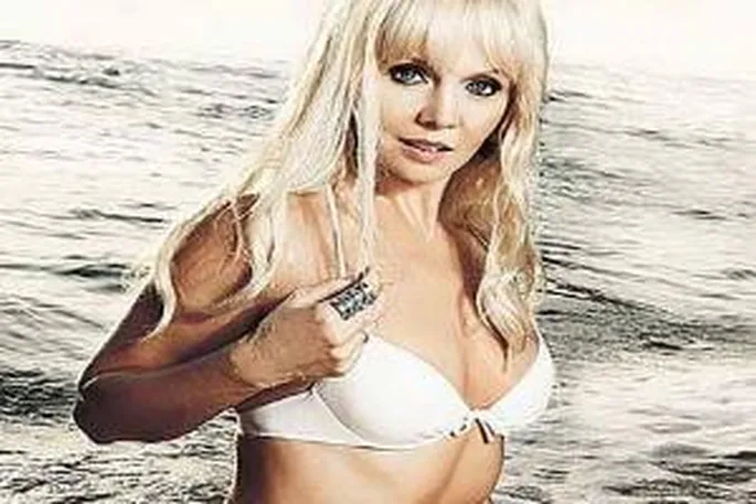 Кімнің тереңірек екенін өлшейтін қыздардың порно видеосы