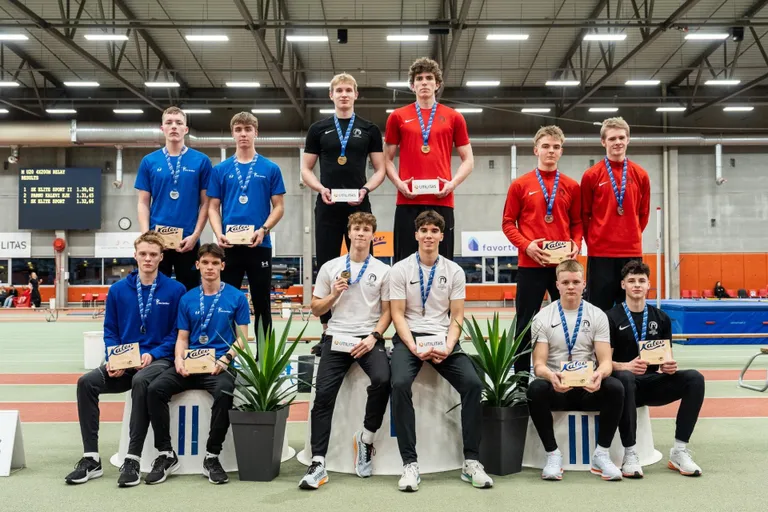 Kalevi kvartett (vasakul) teenis teatejooksus teise koha.