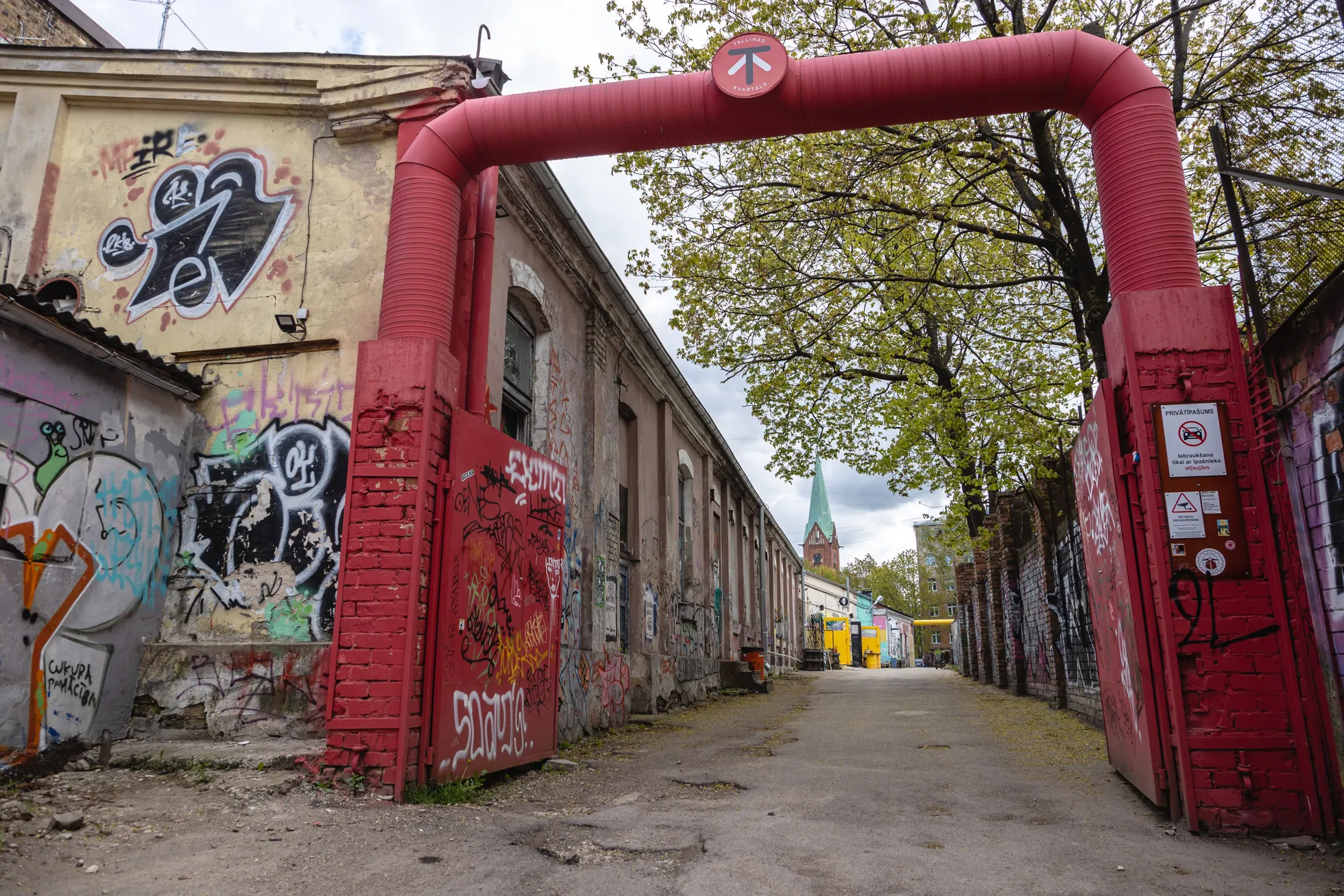 Sissekäik Riias asuvasse Tallinna loomelinnakusse.