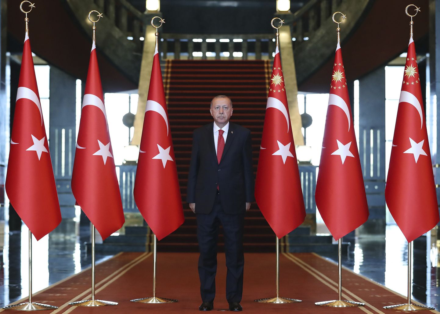 Türgi president Recep Tayyip Erdogan seismas presidendipalees Ankaras võidupüha tähistaval tseremoonil eile, 30. augustil.