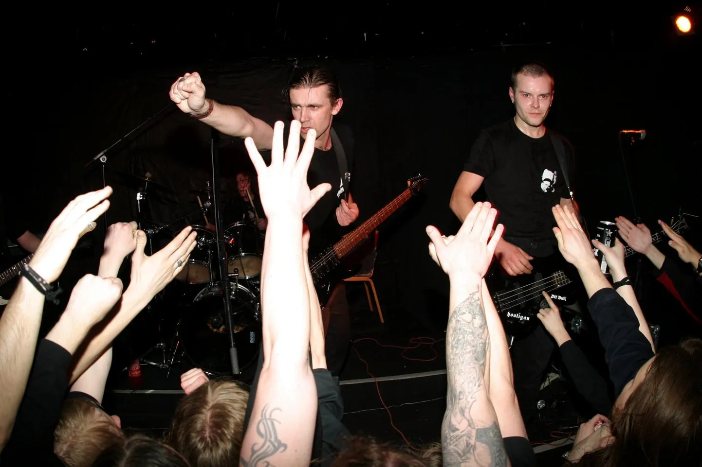 Metal-ansambel Loits aastal 2004 Tartus Lutsu teatrimajas.