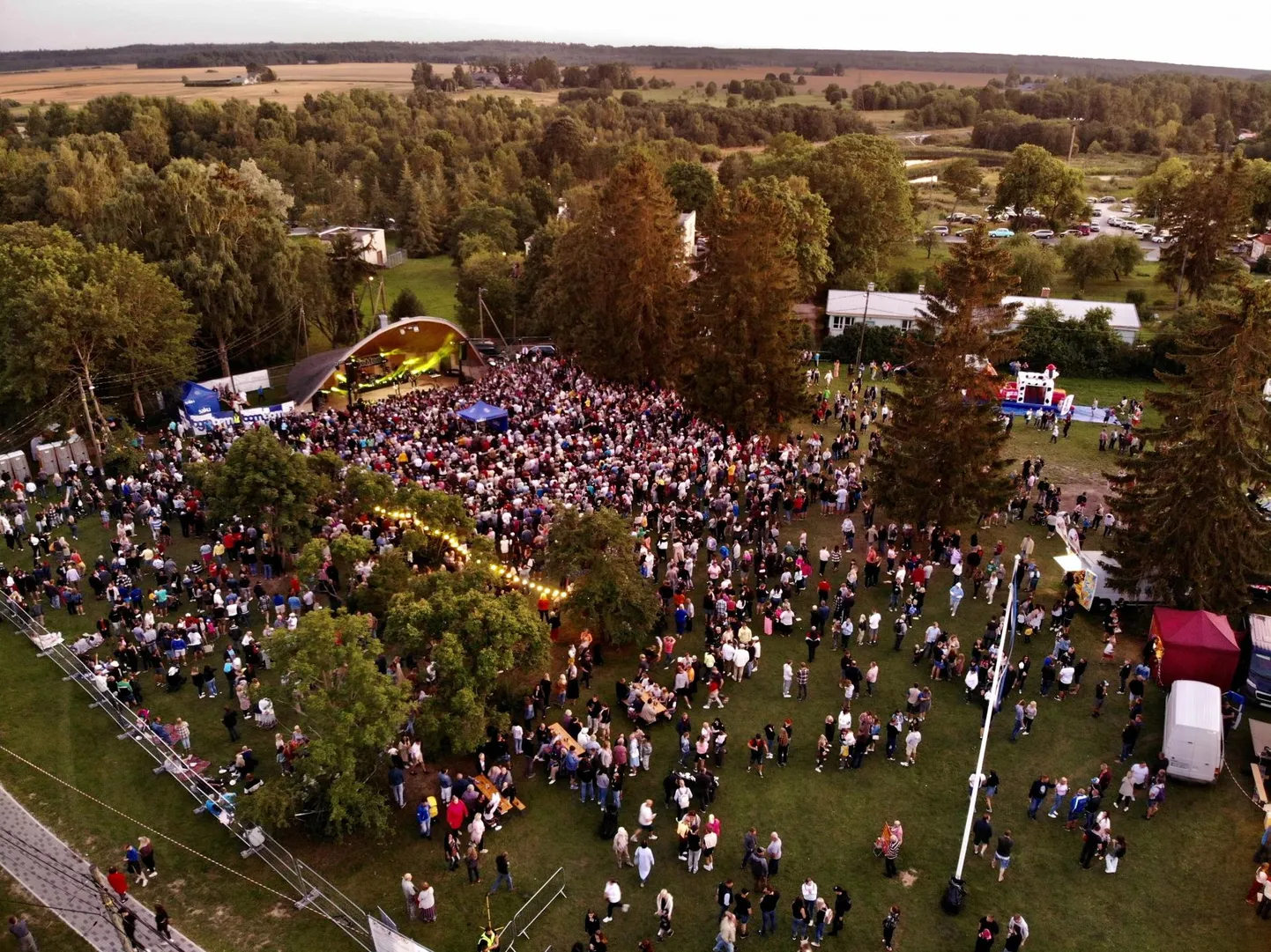 Meie Mehe kontsert Kadrina laululaval.
