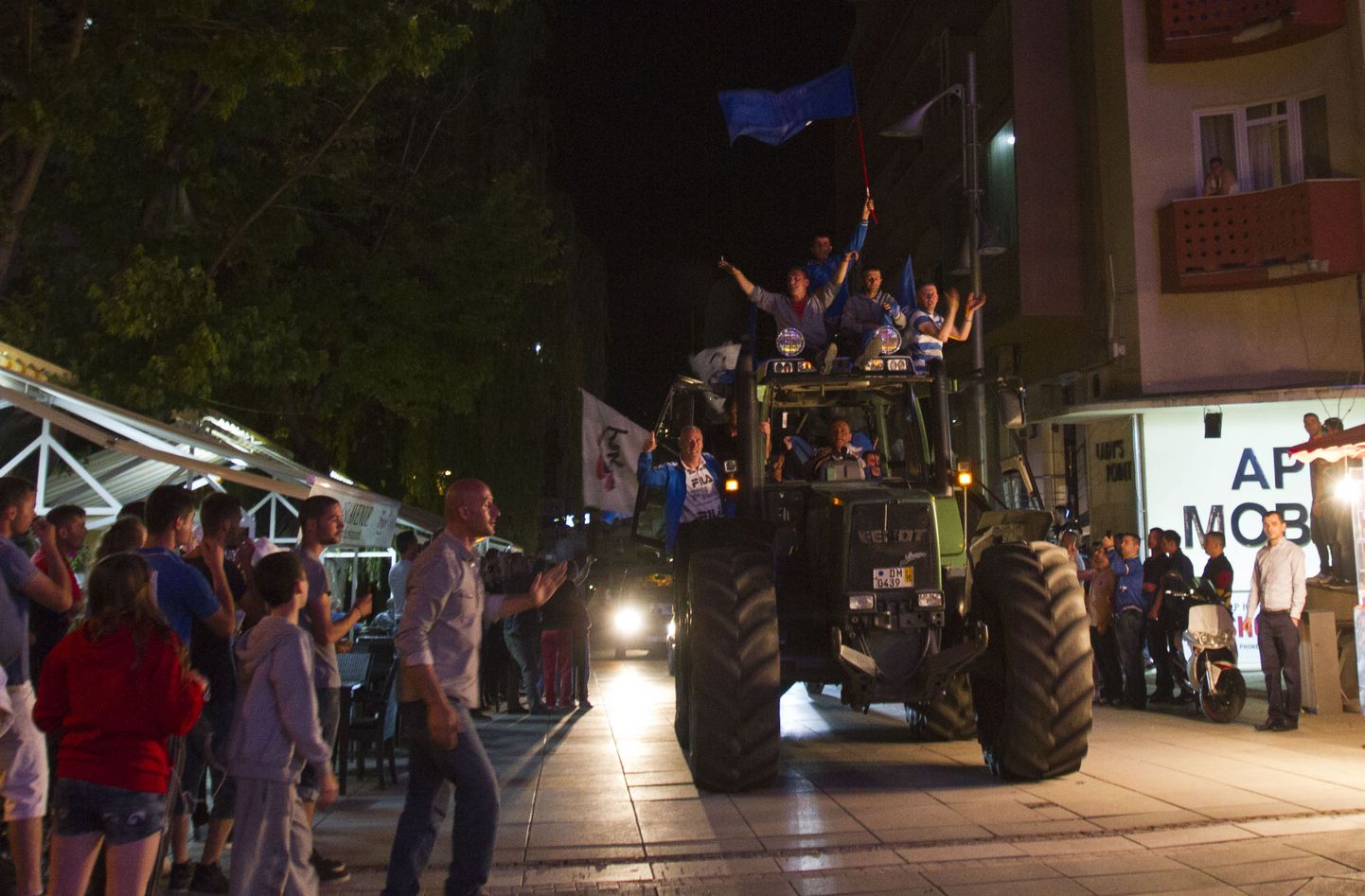 Võimupartei toetajad eile pealinnas Prištinas.