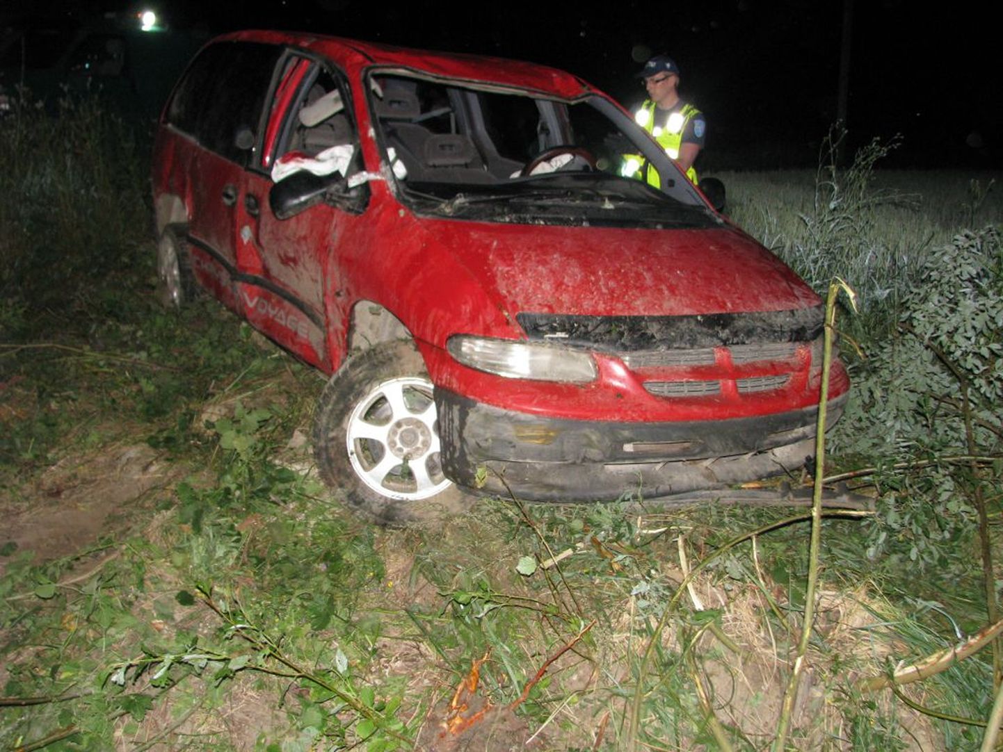 Raplamaal Märjamaa vallas sõitis eile õhtul purjus juht autoga teelt välja, juhi kõrval istunud naine hukkus sündmuskohal.
