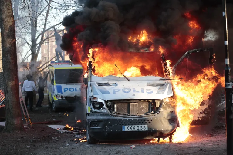 Örebros puhkesid reedel, 15. aprillil rahutused.