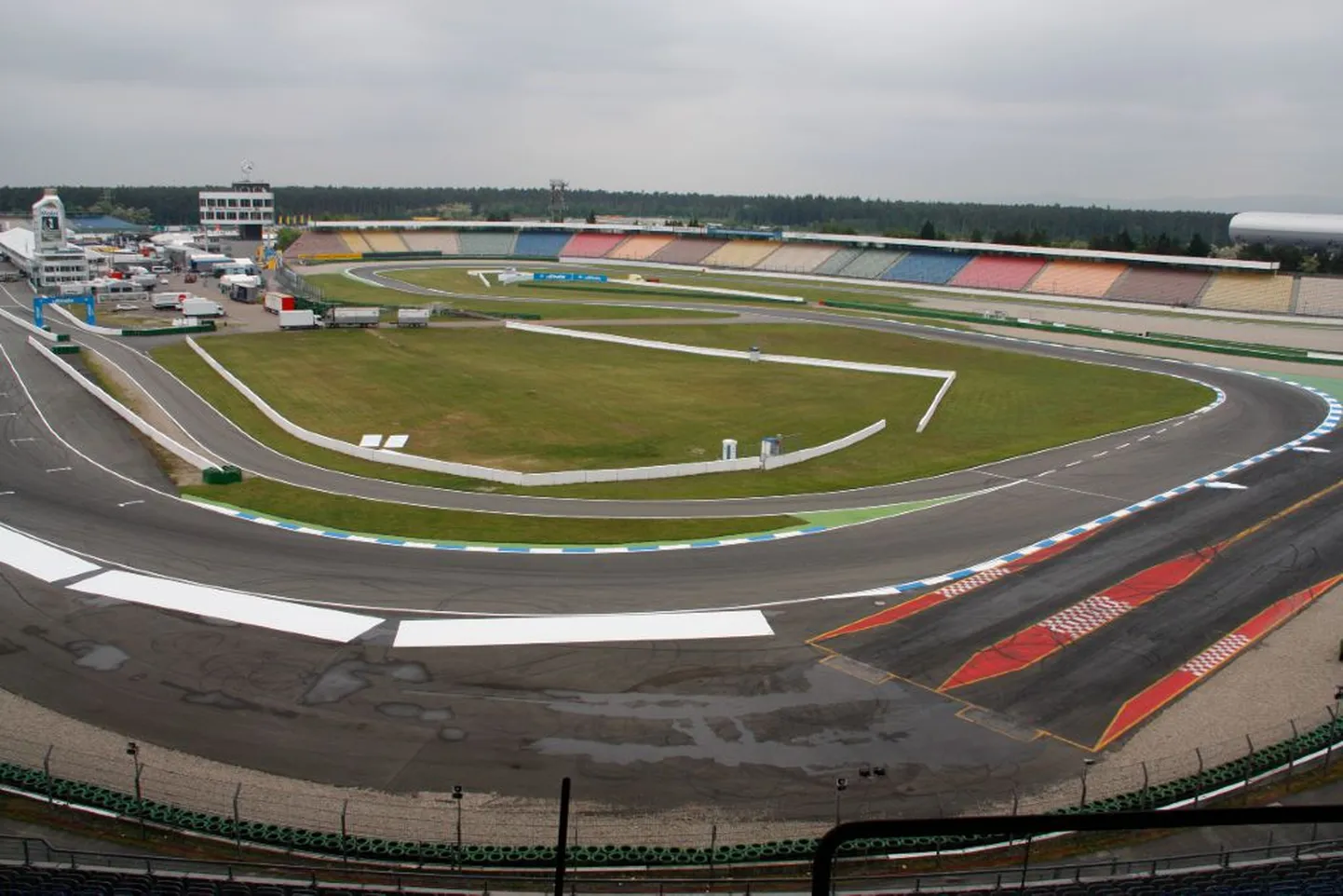 Vaade Hockenheimringile lôunatribüünilt.