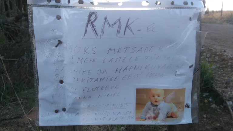 Protestiprügil Valgamaal Tõrva valla Rulli külas oli juures selline silt.