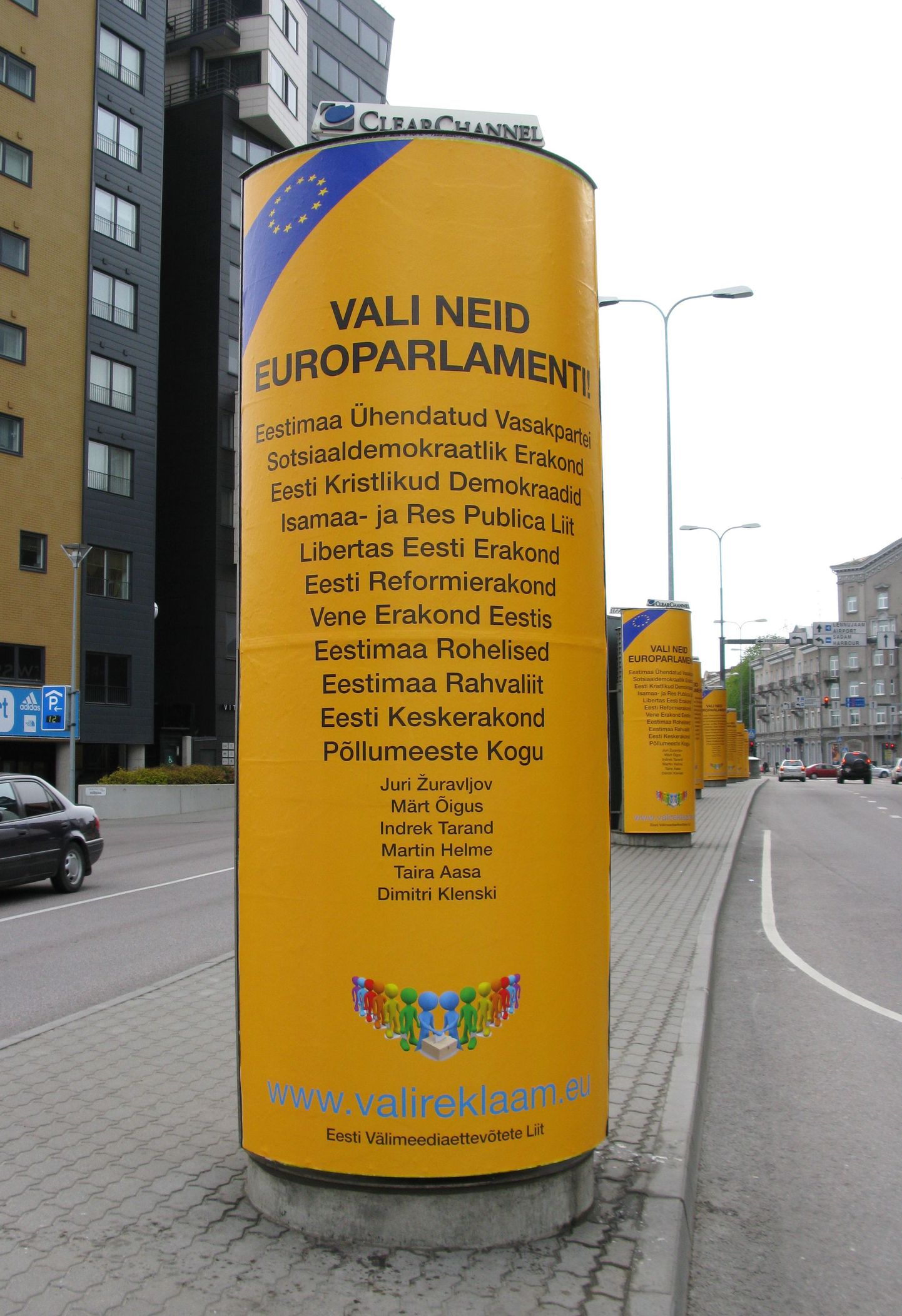 Eesti Välimeediaettevõtete Liit paigaldas tänavatele kollased valimisreklaamid, alustades nende abil kampaaniat poliitilise välireklaami keelu tühistamiseks.