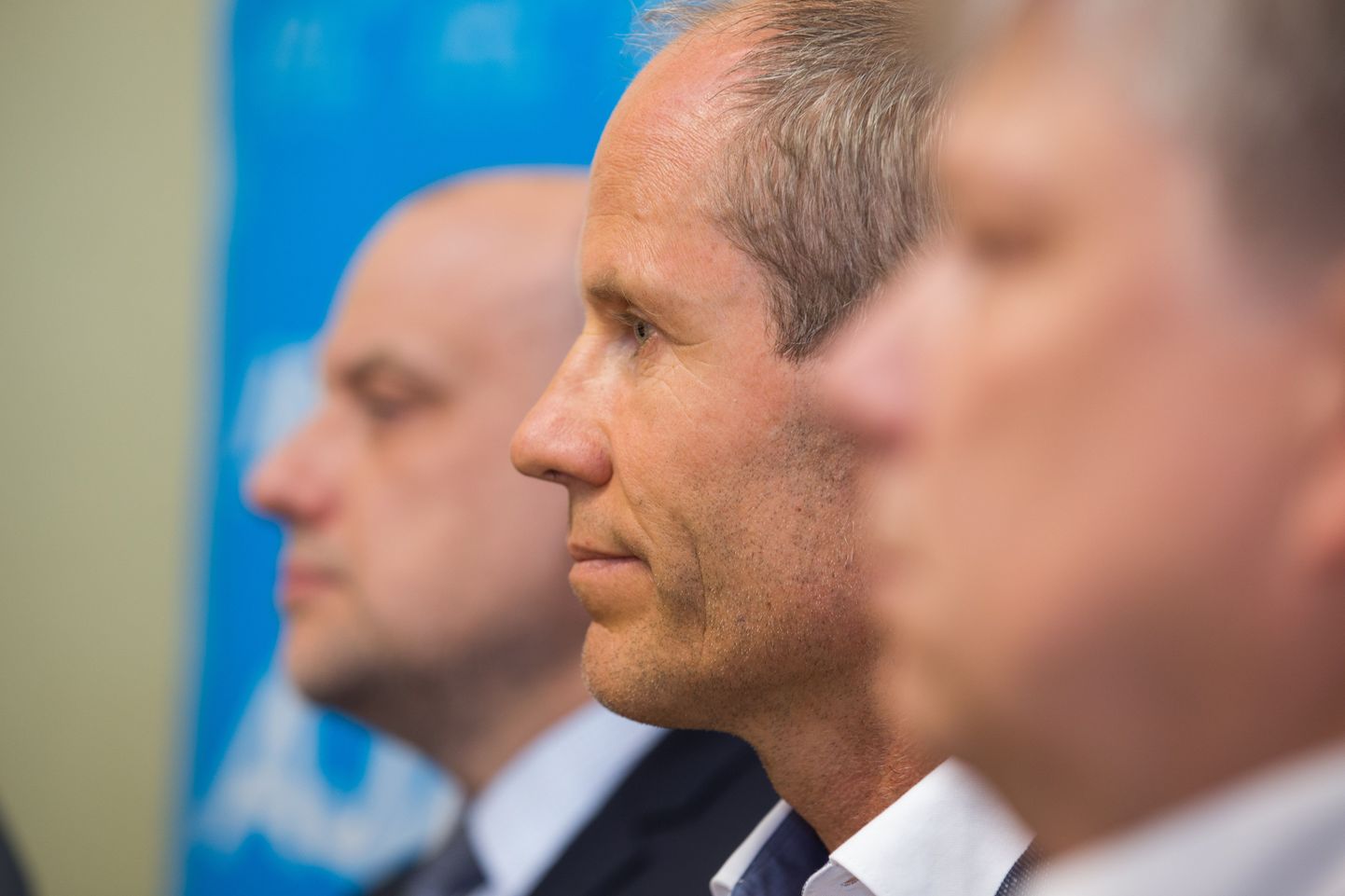 IRL kolmest uuest ministrist kaks (pildil esiplaanil)rahandusminister Toomas Tõniste ja keskkonnaminister Siim-Valmar Kiisler paistsid Brüsselis silma kehva esinemisega.