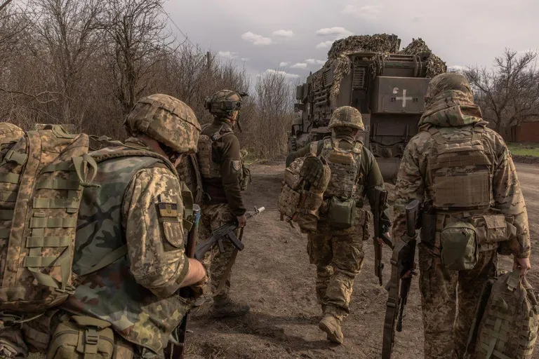 Украинская армия ведёт оборонительные бои почти по всей линии фронта