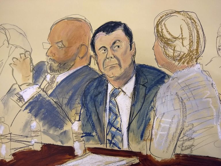 Joonistus kohtuprotsessilt. Keskel on kujutatud El Chapo.