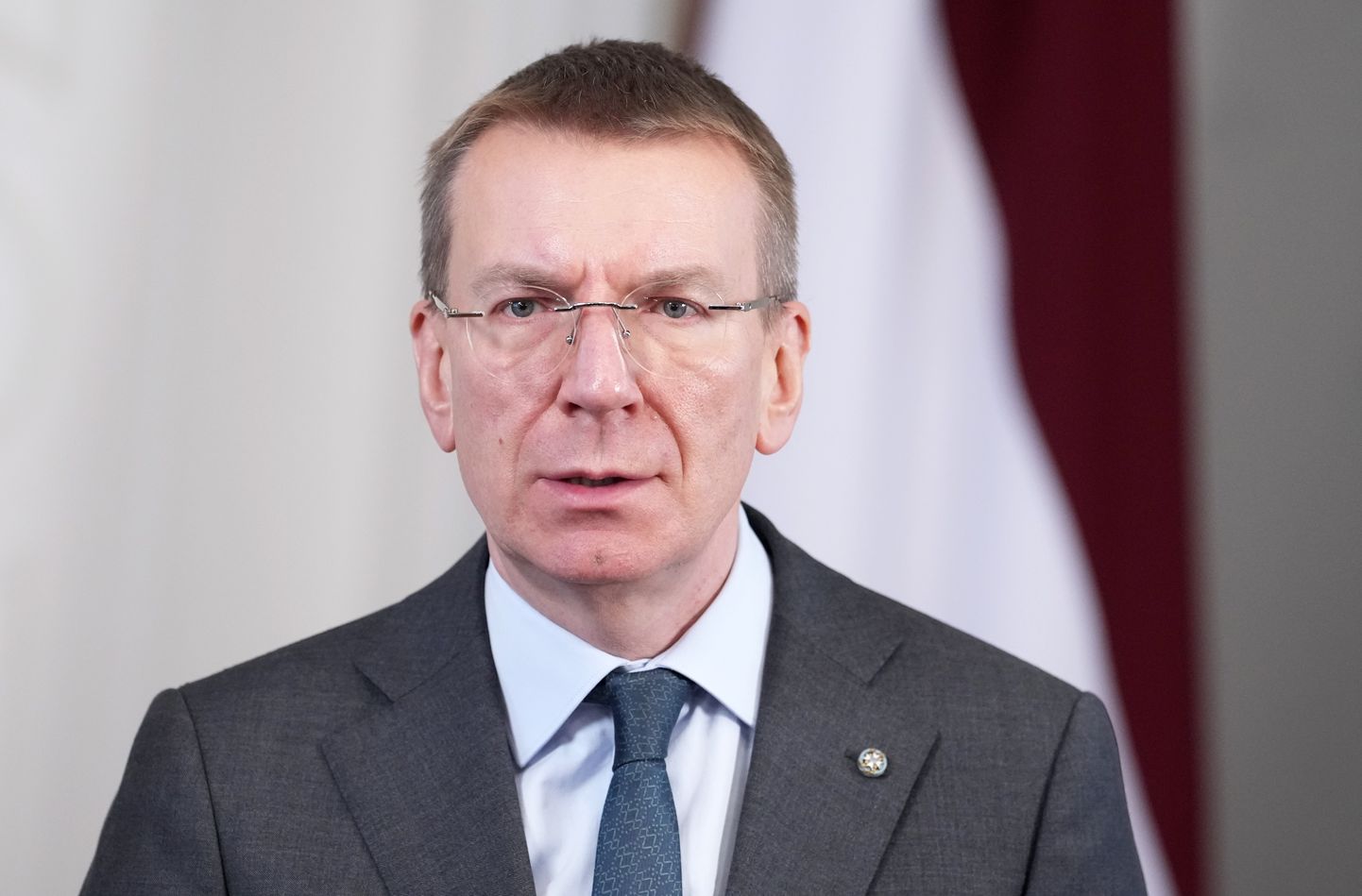 Valsts prezidents Edgars Rinkēvičs piedalās preses brīfingā pēc tikšanās ar Ministru prezidenti Rīgas pilī.