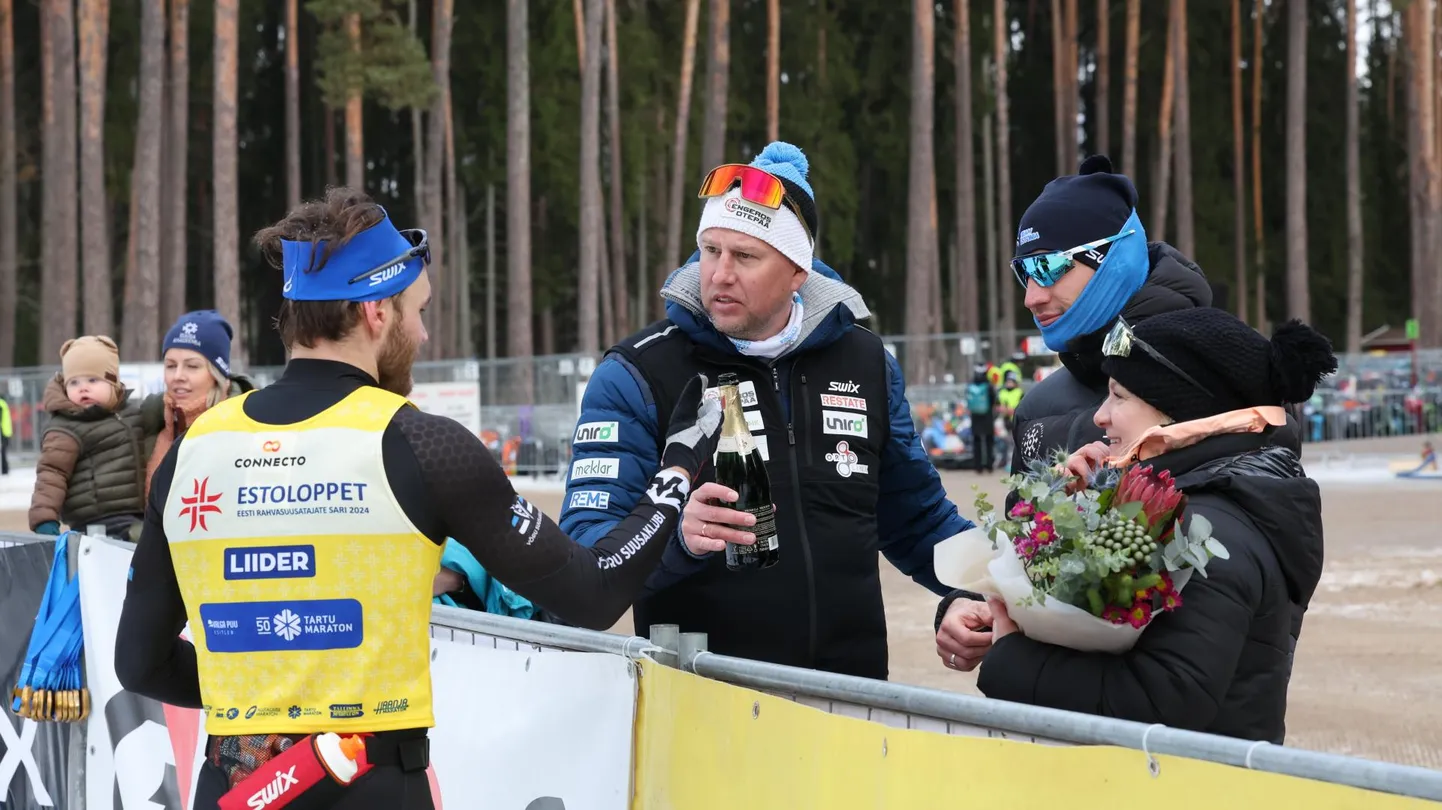 Eesti suusakoondise peatreener Aivar Rehemaa maratoni finišis.