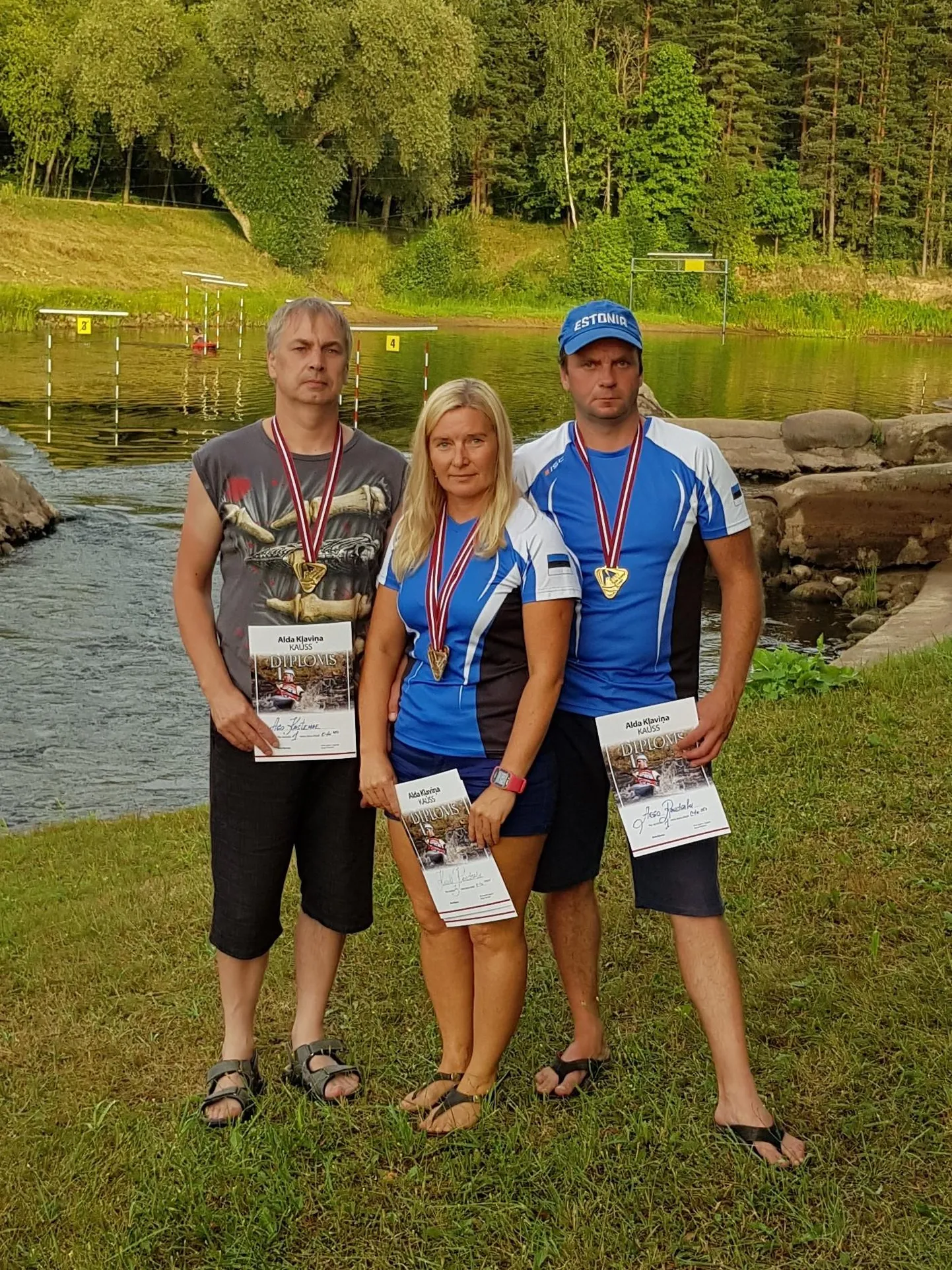 Ago Kastemäe (vasakult), Külli Raudsalu ja Argo Raudsalu seisavad hea selle eest, et süstasport oleks Lääne-Virumaal endiselt kenasti pildis.