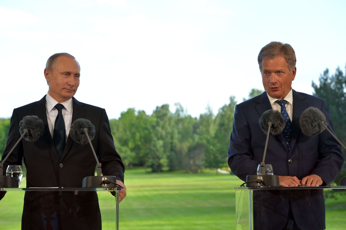 Venemaa president Vladimir Putin ja Soome president Sauli Niinisto reedel Soomes pressikonverentsil