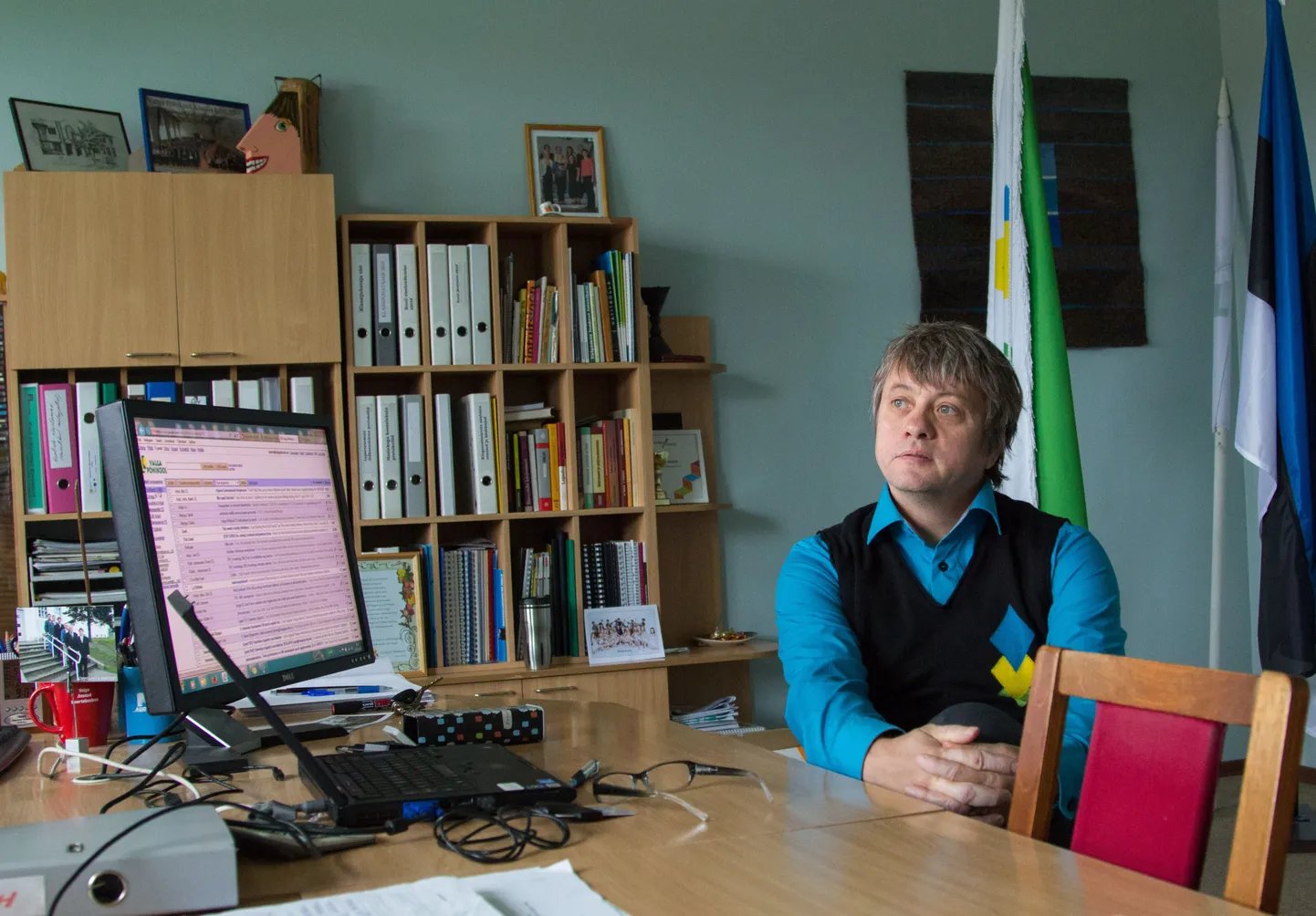 Tarmo Post teeb viimaseid päevi tööd Valga põhikooli kabinetis.