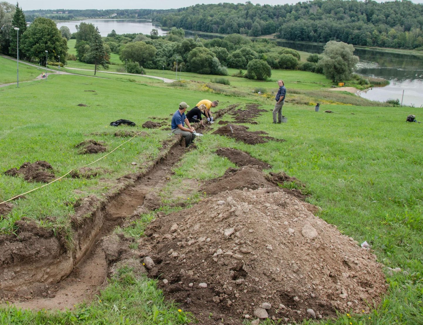 Viljandi ürgoru nõlval Huntaugu mäel tehtud arheoloogilised eeluuringud andsid tunnistust sellest, et seal oli muinasasula, kus inimesed elasid arvatavasti viikingiajast muinasaja lõpuni.