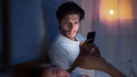 Mehe teine telefon paljastas petmise asemel südantlõhestava saladuse