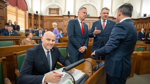 Jaunā koalīcija Saeimas debatēs akcentē darbu pie drošības un ekonomiskās attīstības