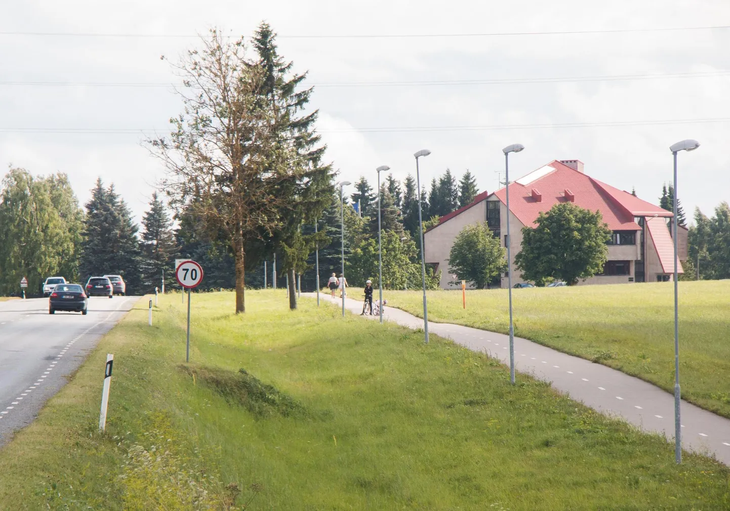 Vinni vallas on kuus kergliiklusteed, kesksed asulad Vinni ja Pajusti on nende kaudu ühendatud ka Rakvere linnaga.