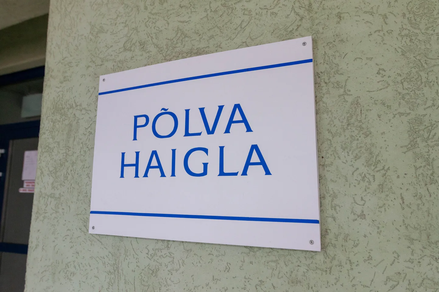 Põlva haigla silt sissepääsu juures