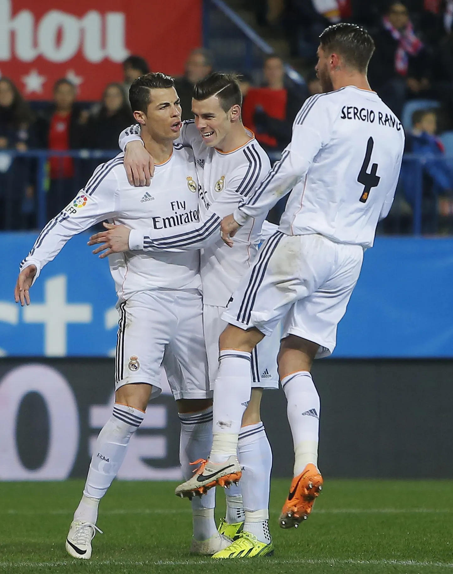 Madridi Reali mängijad Cristiano Ronaldo, Gareth Bale ja Sergio Ramos rõõmustamas.
