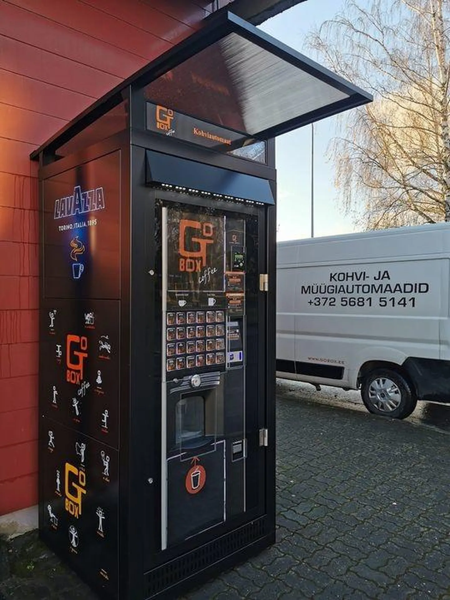 Kohviautomaat Tamsalu spordihoone juures.