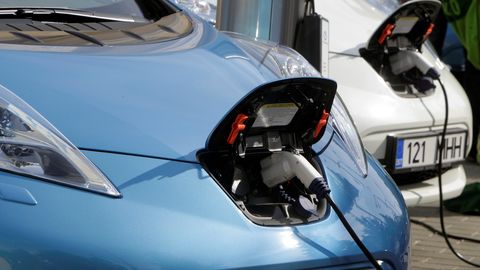 Автодилер: государство должно компенсировать людям покупку электромобилей